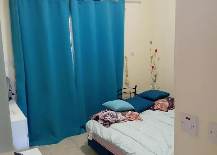 Cyprus Paradise Island Queens Gardens * パ フォス